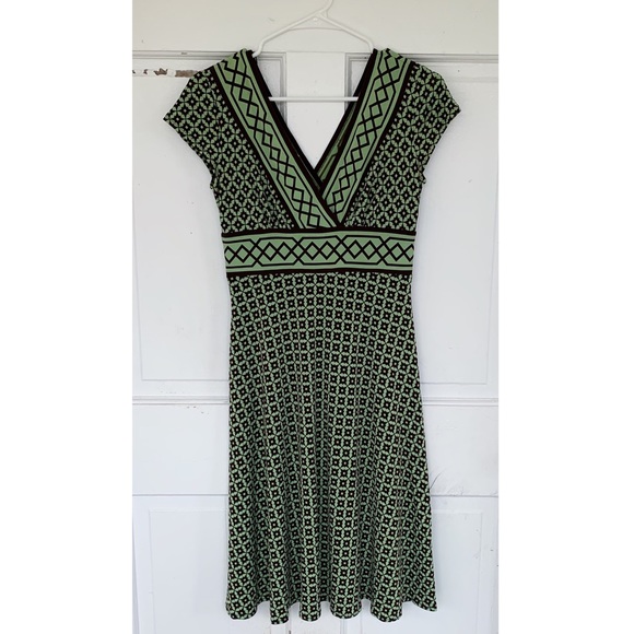 Maggy London All occasion knee length dress, green and brown pattern, Size 4 - Picture 5 of 5